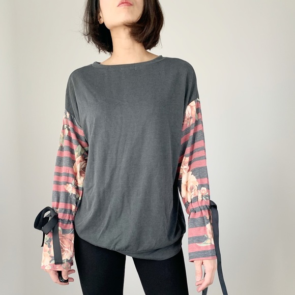 FLORAL RIBBON CONTRAST TOP - Picture 7 of 9